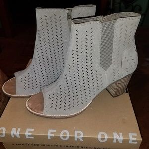 Tom's Stucco Suede Perforated Women's Majorca Peep